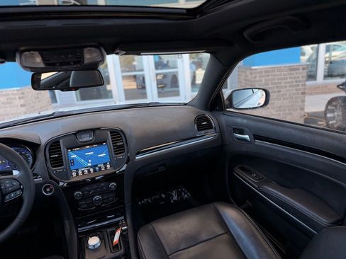 Used 2022 Chrysler 300 S w/ Comfort Group RWD image 32