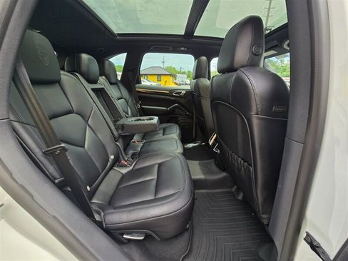 Used 2018 Porsche Cayenne S Platinum AWD/4WD image 21