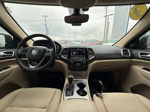 Used 2022 Jeep Grand Cherokee Laredo E w/ Security & Convenience Group image 28