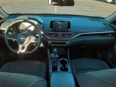 Used 2024 Nissan Altima 2.5 SV image 25