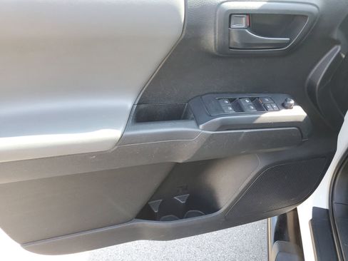 Certified 2022 Toyota Tacoma SR w/ SR Convenience Package image 18