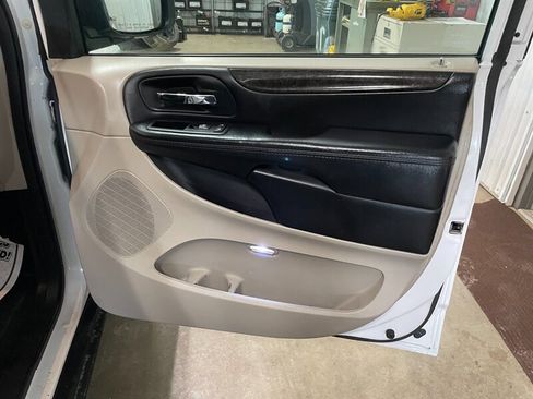 Used 2015 RAM C/V Tradesman FWD image 19