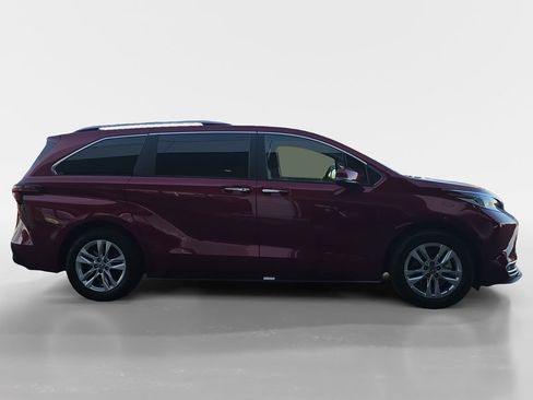 Used 2025 Toyota Sienna Limited image 6