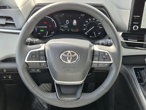 Used 2026 Toyota Sienna XLE FWD image 15