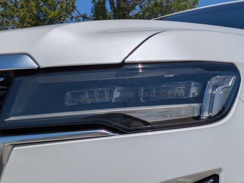 Used 2021 Cadillac Escalade Premium Luxury AWD/4WD image 34