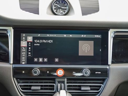 Used 2024 Porsche Macan image 16