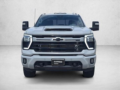 Used 2024 Chevrolet Silverado 2500 LTZ w/ LTZ Plus Package AWD/4WD image 2