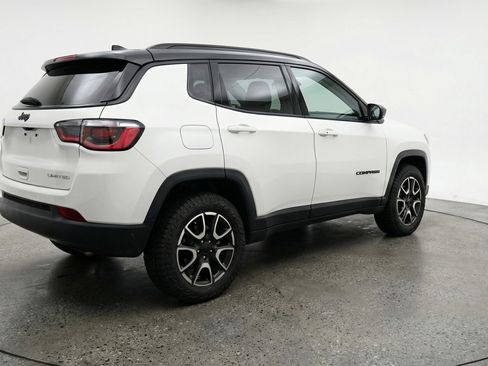 Used 2025 Jeep Compass Trailhawk w/ Trailer Tow Group AWD/4WD image 9