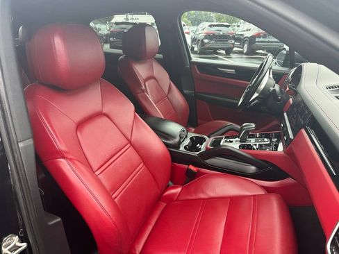 Used 2021 Porsche Cayenne Coupe AWD/4WD image 12