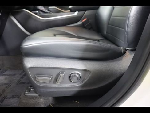 Used 2023 Toyota Highlander XLE FWD image 17