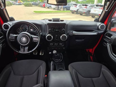 Used 2013 Jeep Wrangler Unlimited Rubicon w/ Connectivity Group AWD/4WD image 15