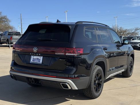 New 2026 Volkswagen Atlas Peak Edition image 4