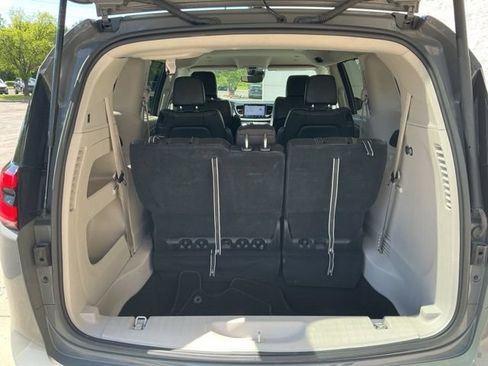 Used 2023 Chrysler Pacifica Touring-L FWD image 24