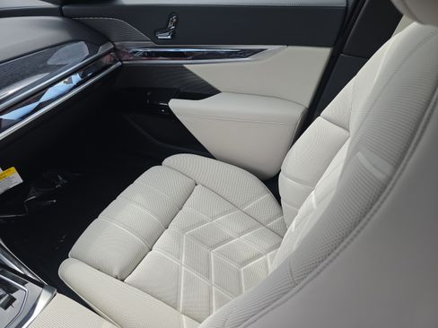 New 2025 BMW 760i xDrive image 15