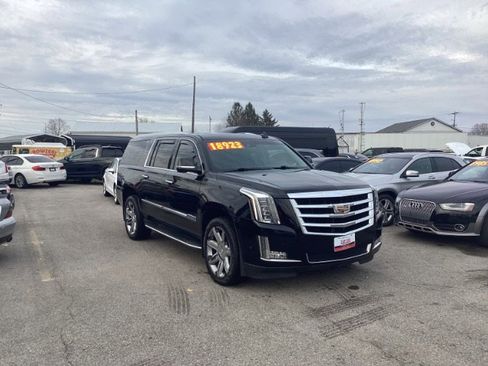 Used 2017 Cadillac Escalade ESV Luxury image 2
