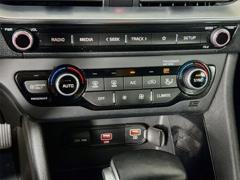 Used 2020 Kia Niro LXS FWD image 16