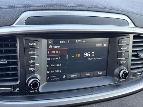 Used 2020 Kia Sorento AWD V6 image 27