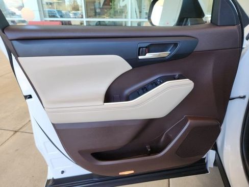 Certified 2021 Toyota Highlander XLE image 15