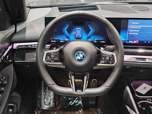 Used 2024 BMW i5 eDrive40i w/ M Sport Package image 11