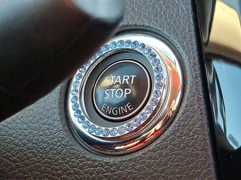 Used 2018 Nissan Rogue SV image 23