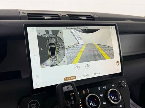 New 2026 Land Rover Defender 130 X-Dynamic SE image 32