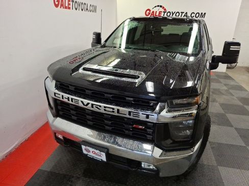 Used 2021 Chevrolet Silverado 2500 LT w/ Convenience Package image 2