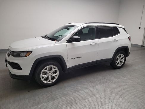 Used 2024 Jeep Compass Latitude image 2
