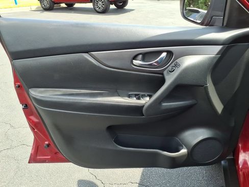 Used 2016 Nissan Rogue S AWD/4WD image 7
