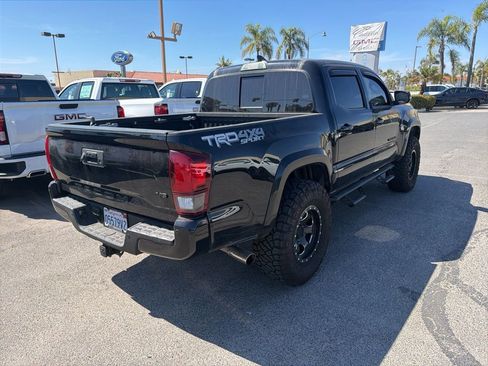 Used 2019 Toyota Tacoma TRD Sport image 4