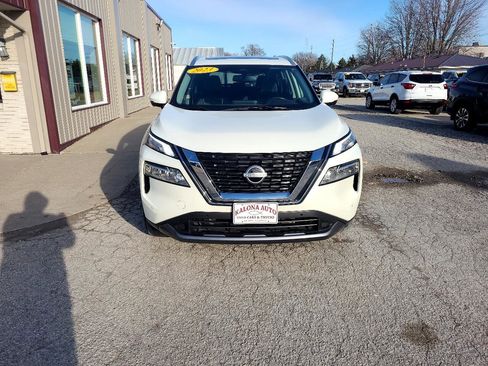 Used 2023 Nissan Rogue SL w/ SL Premium Package image 3