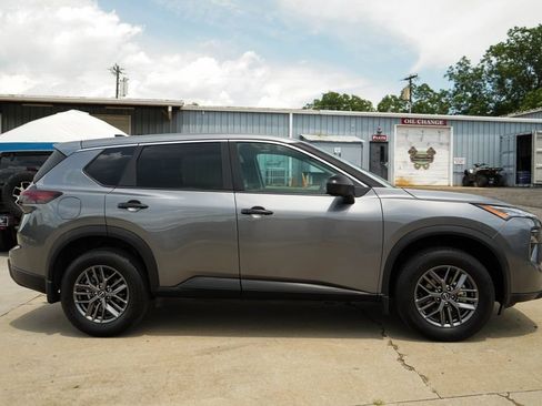 Used 2026 Nissan Rogue S FWD image 3