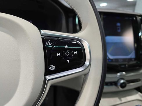 Used 2023 Volvo XC60 T8 Ultimate w/ Climate Package image 17