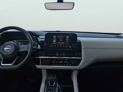 Certified 2025 Nissan Pathfinder SL w/ SL Premium Package image 11