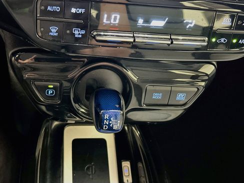 Used 2017 Toyota Prius Three Touring w/ Carpet Mat Package FWD image 25