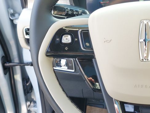 New 2026 Lincoln Corsair Premiere image 17