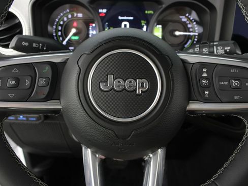 Used 2025 Jeep Wrangler Unlimited Sahara AWD/4WD image 12