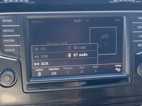 Used 2017 Volkswagen Golf 4-Door FWD image 24