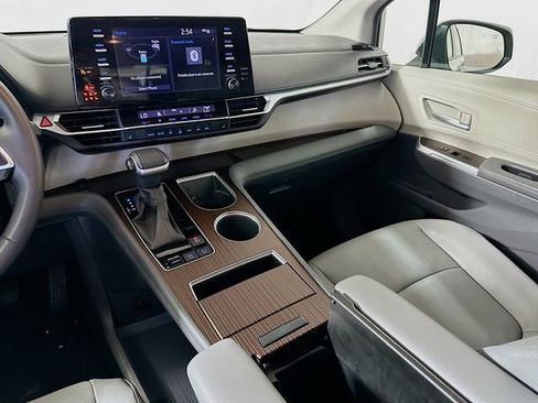 Certified 2024 Toyota Sienna XLE image 24