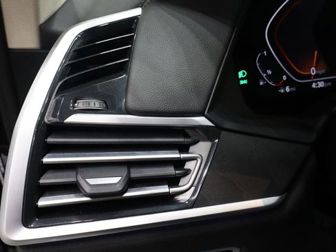 Used 2022 BMW X7 xDrive40i w/ Cold Weather Package image 22