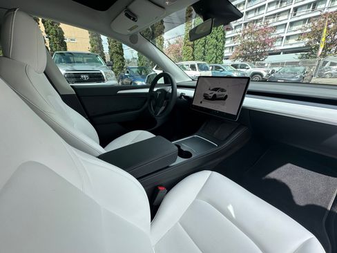 Used 2023 Tesla Model Y Performance image 18