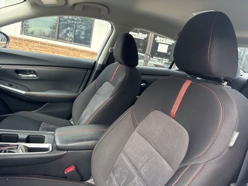Used 2025 Nissan Sentra SR image 3