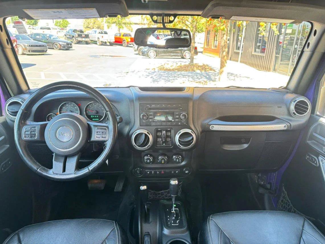 Used 2018 Jeep Wrangler Unlimited Sahara w/ Dual Top Group AWD/4WD image 13