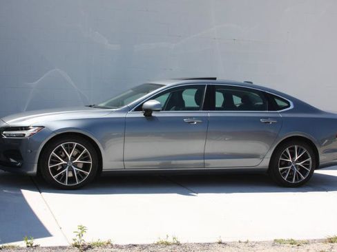 Used 2018 Volvo S90 T6 Momentum w/ Convenience Package AWD/4WD image 13