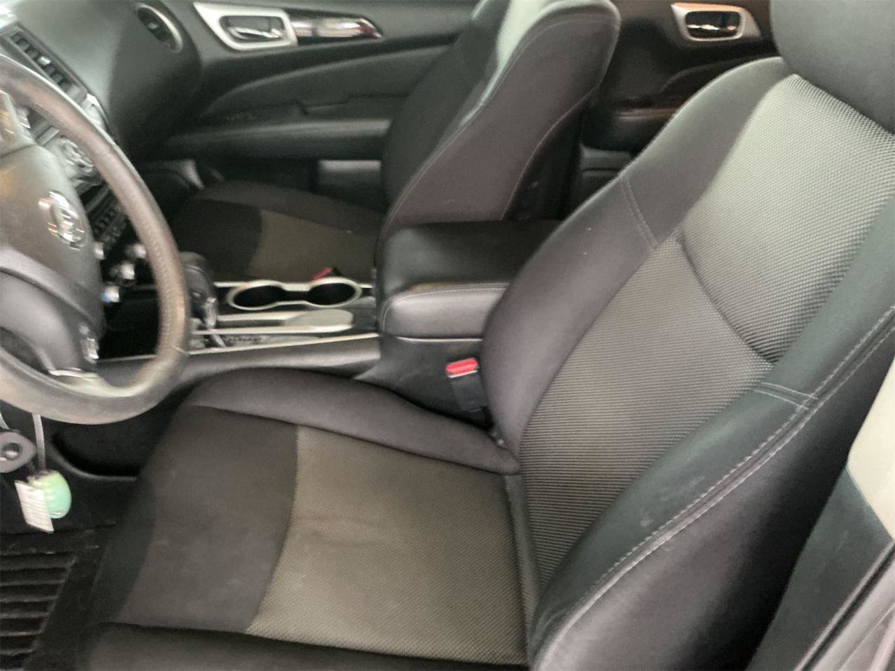 Used 2018 Nissan Pathfinder SV FWD image 11