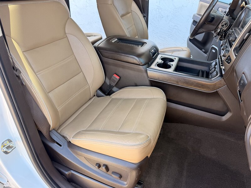 Used 2017 GMC Sierra 2500 Denali w/ Duramax Plus Package AWD/4WD image 33