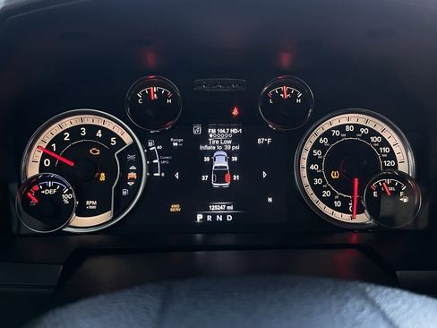 Used 2018 RAM 1500 Laramie image 29