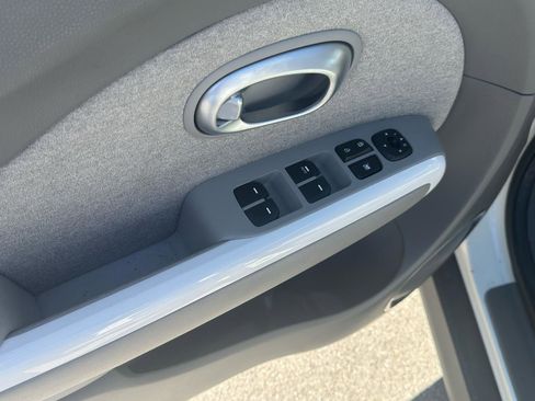 Used 2016 Kia Soul EV FWD image 15