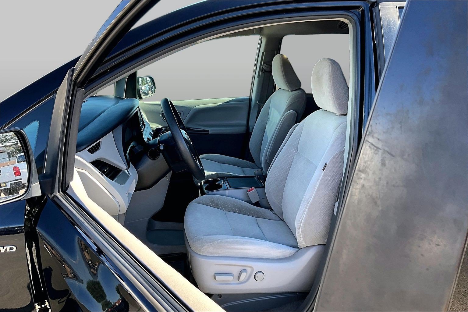 Used 2018 Toyota Sienna LE AWD/4WD image 20