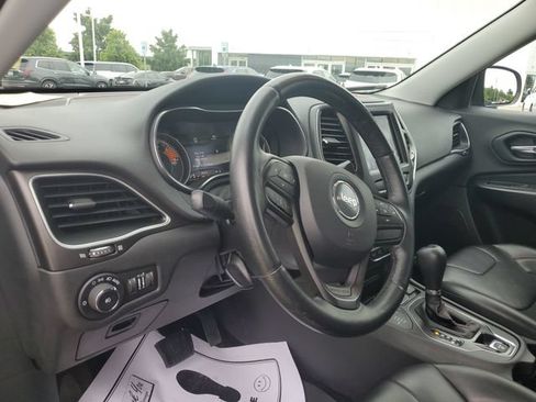 Used 2019 Jeep Cherokee Trailhawk w/ Cold Weather Group AWD/4WD image 7