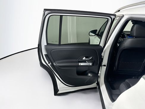 Used 2025 Mercedes-Benz GLB 250 4MATIC image 27